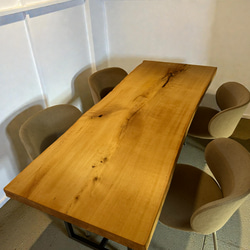 静かに寄り添う優しい質感｜柳一枚板ダイニングテーブル（2060mm