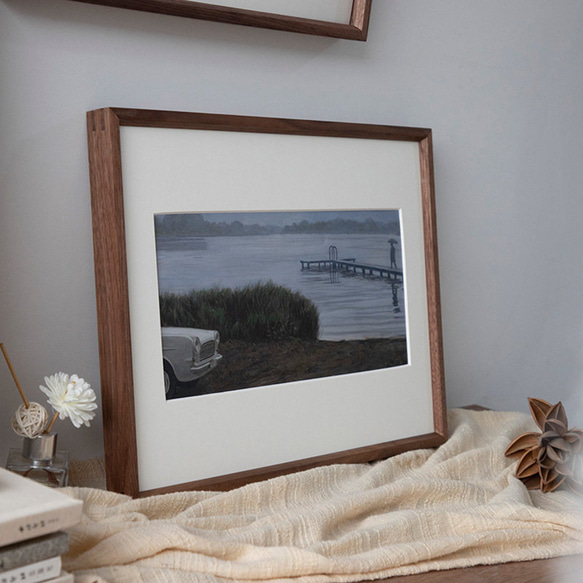 Bless - ウォールナット無垢材フォトフレーム｜写真立て 4×6〜A3対応｜壁掛け＆スタンド両用｜ギフトに最適 1枚目の画像