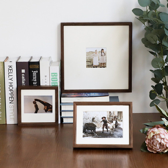 Bless - ウォールナット無垢材フォトフレーム｜写真立て 4×6〜A3対応｜壁掛け＆スタンド両用｜ギフトに最適 6枚目の画像