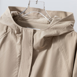 「完美單品」－一件短版夾克外套，配有時尚的立體兜帽和口袋設計，米色，251001-1 第2張的照片