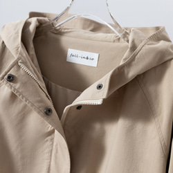 「完美單品」－一件短版夾克外套，配有時尚的立體兜帽和口袋設計，米色，251001-1 第8張的照片