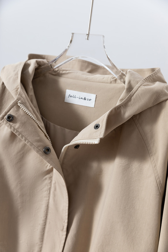「完美單品」－一件短版夾克外套，配有時尚的立體兜帽和口袋設計，米色，251001-1 第8張的照片