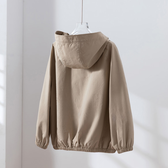 「完美單品」－一件短版夾克外套，配有時尚的立體兜帽和口袋設計，米色，251001-1 第10張的照片