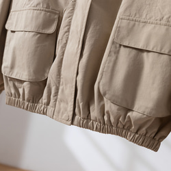 「完美單品」－一件短版夾克外套，配有時尚的立體兜帽和口袋設計，米色，251001-1 第5張的照片