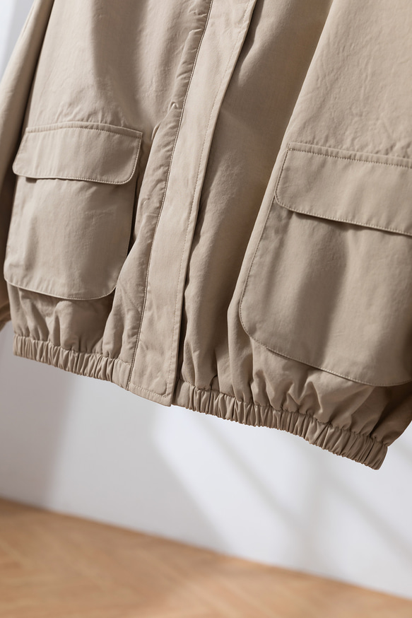 「完美單品」－一件短版夾克外套，配有時尚的立體兜帽和口袋設計，米色，251001-1 第5張的照片
