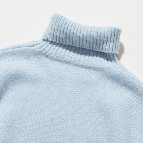 シンプルだけど、一枚で様になる』カシミヤ100％ タートルネック