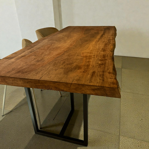 重厚な赤褐色の存在感｜ボセ一枚板 無垢ダイニングテーブル（W1800