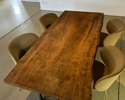 重厚な赤褐色の存在感｜ボセ一枚板 無垢ダイニングテーブル（W1800