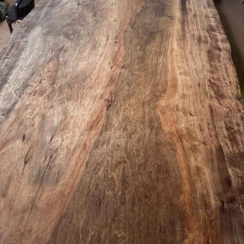 重厚な赤褐色の存在感｜ボセ一枚板 無垢ダイニングテーブル（W1800