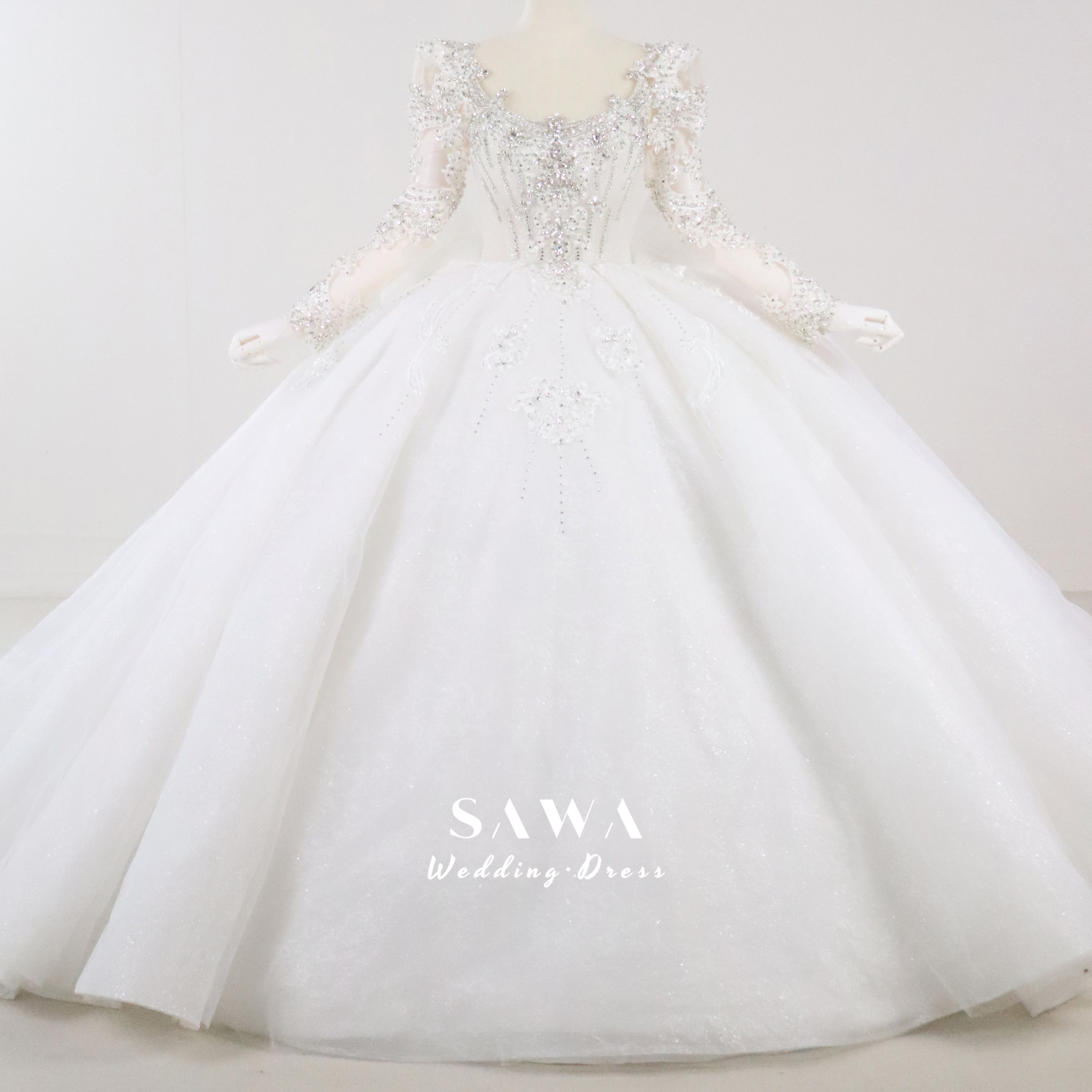 圧倒的に存在感　プリンセスライン　可愛い　スクエアネック　首レスあり　長袖　パールビジュー付き　キラキラ　韓国風　結婚式