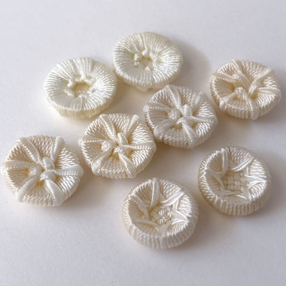 ボタン レトロ 色褪せアリ  紐 オフホワイト 19～21mm 8個セット eu-133 3枚目の画像