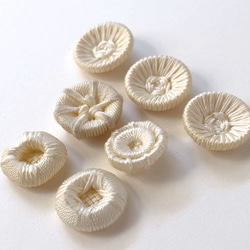 ボタン レトロ 色褪せアリ  紐 オフホワイト 22～25mm 7個セット eu-134 2枚目の画像