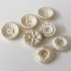 ボタン レトロ 色褪せアリ  紐 オフホワイト 22～25mm 7個セット eu-134 3枚目の画像