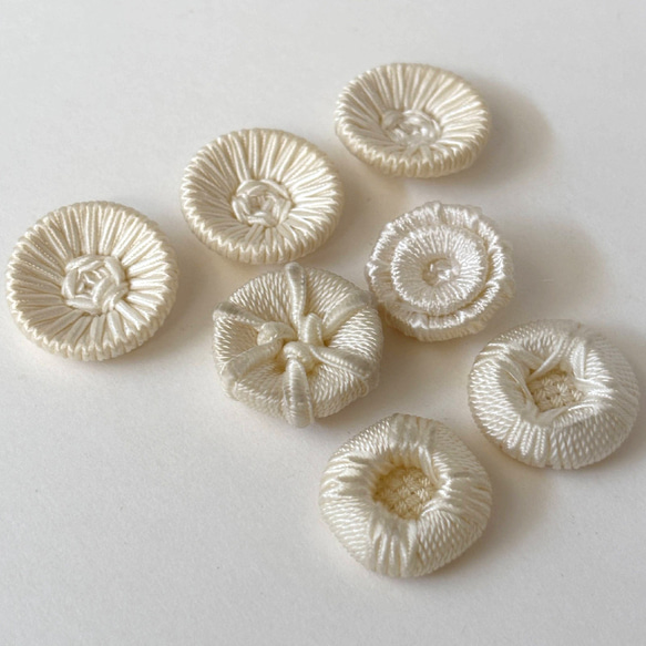 ボタン レトロ 色褪せアリ  紐 オフホワイト 22～25mm 7個セット eu-134 3枚目の画像