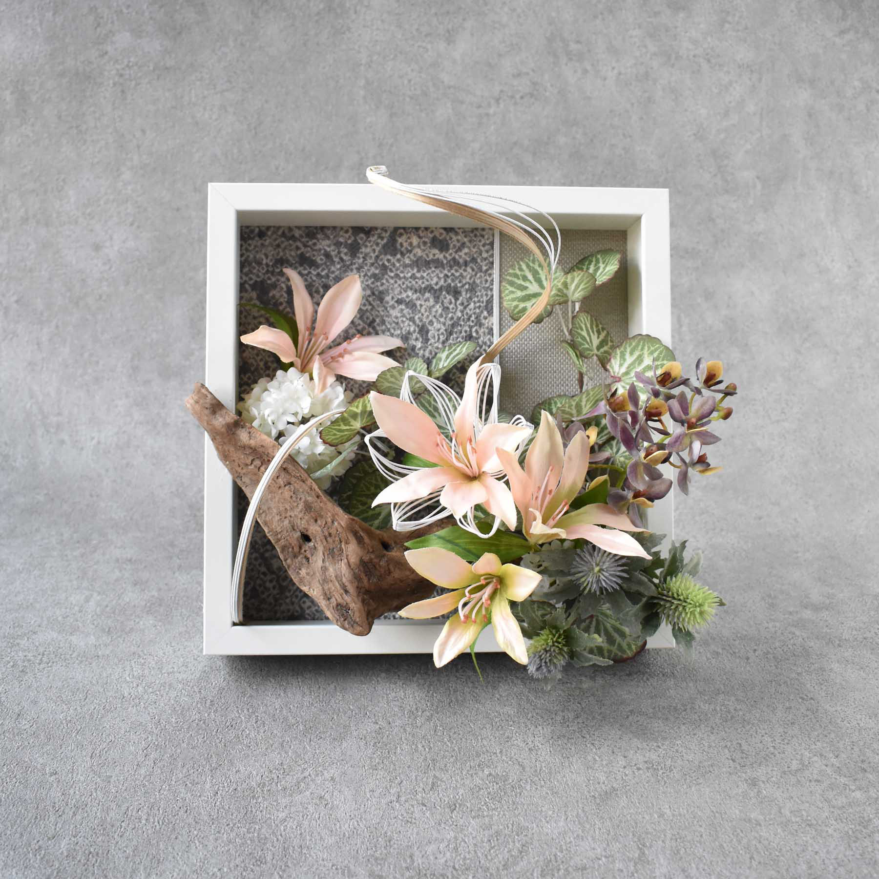 【縁の花（えにしのはな）】和モダン 2WAY フラワーフレーム「風の記憶」｜水引×流木×着物リメイク｜お祝い・贈り物