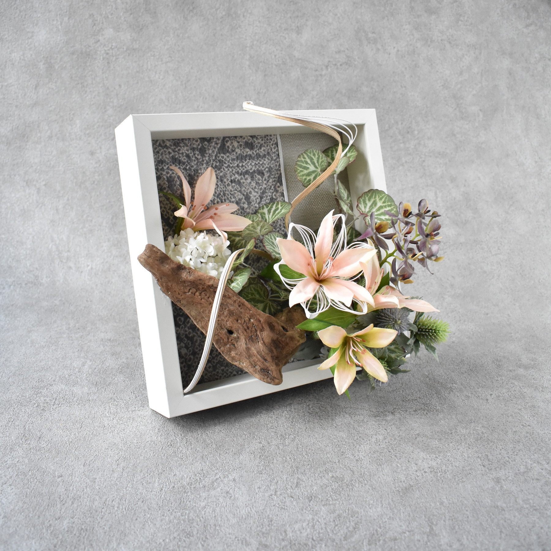 【縁の花（えにしのはな）】和モダン 2WAY フラワーフレーム「風の記憶」｜水引×流木×着物リメイク｜お祝い・贈り物