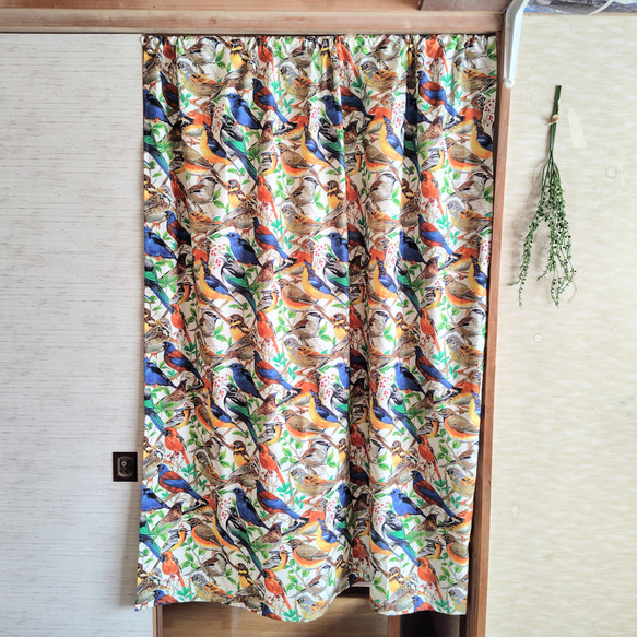 【一点物】希少なUSAコットンの間仕切り、カーテン 縦約132cm×横約108cm(野鳥柄)『Creema限定』 1枚目の画像