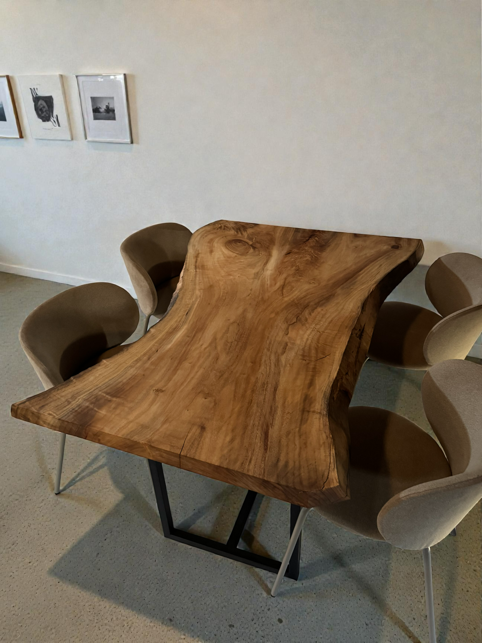 香りと木目が創る静謐なデザイン｜楠（くす）一枚板テーブル（1500mm）