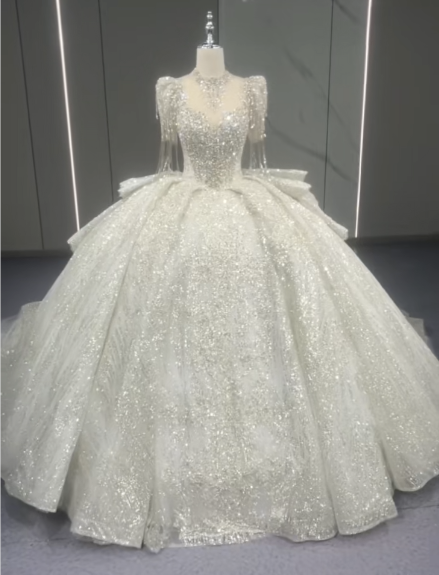 おしゃれ　ラッフルスカート　ギャザー　イリュージョンネック　セクシー　半袖　目立つ　抜群のブライダルウエア　前撮りお呼ば