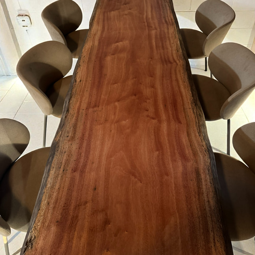 深紅が揺らめくマホガニー無垢一枚板｜ダイニングテーブル 235cm