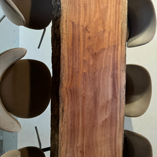 深紅が揺らめくマホガニー無垢一枚板｜ダイニングテーブル 235cm