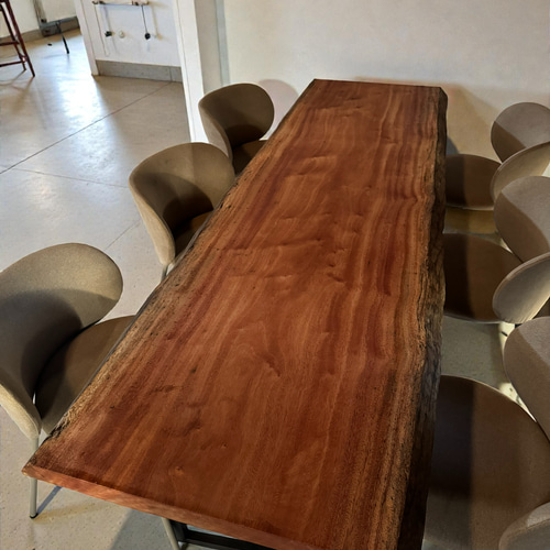 深紅が揺らめくマホガニー無垢一枚板｜ダイニングテーブル 235cm