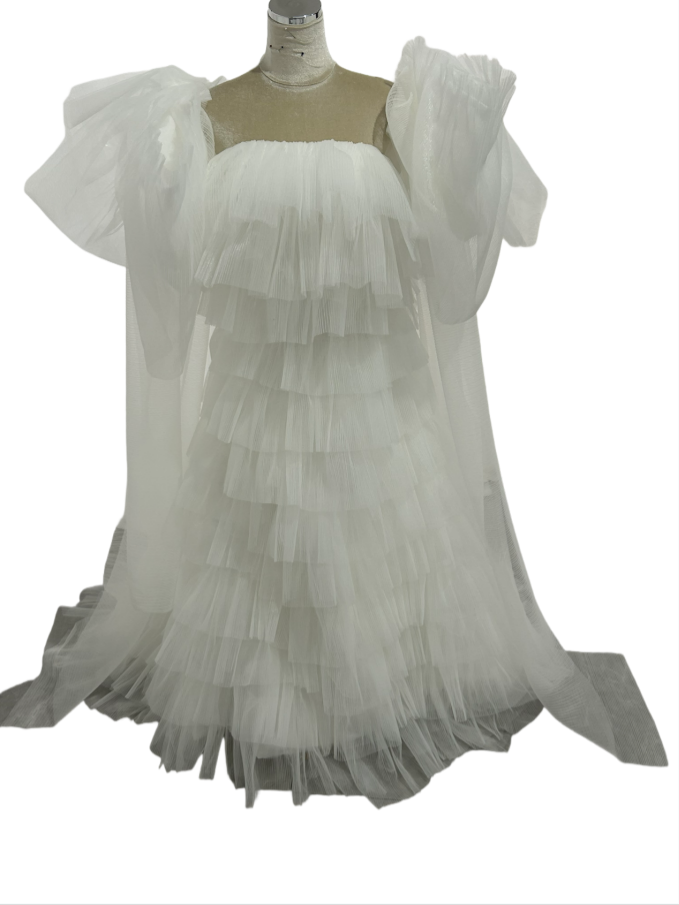 高品質！ベアトップ 姫袖 ウエディングドレス プリンセスライン 柔らかく重ねたチュールスカート 披露宴/挙式