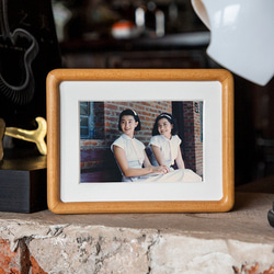 Chocolate -無垢材フォトフレーム｜写真立て スタンド&ハング両用｜6〜20インチ対応｜結婚記念日出産祝いギフト 3枚目の画像
