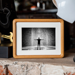 Chocolate -無垢材フォトフレーム｜写真立て スタンド&ハング両用｜6〜20インチ対応｜結婚記念日出産祝いギフト 2枚目の画像