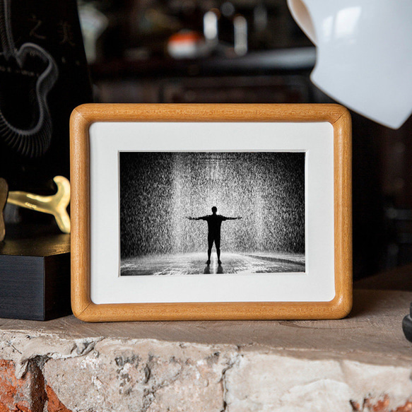 Chocolate -無垢材フォトフレーム｜写真立て スタンド&ハング両用｜6〜20インチ対応｜結婚記念日出産祝いギフト 2枚目の画像