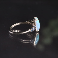 K10 天然オパール1.45カラットとサファイア４石の10金リング　一点物 8枚目の画像
