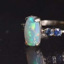 K10 天然オパール1.45カラットとサファイア４石の10金リング　一点物 4枚目の画像
