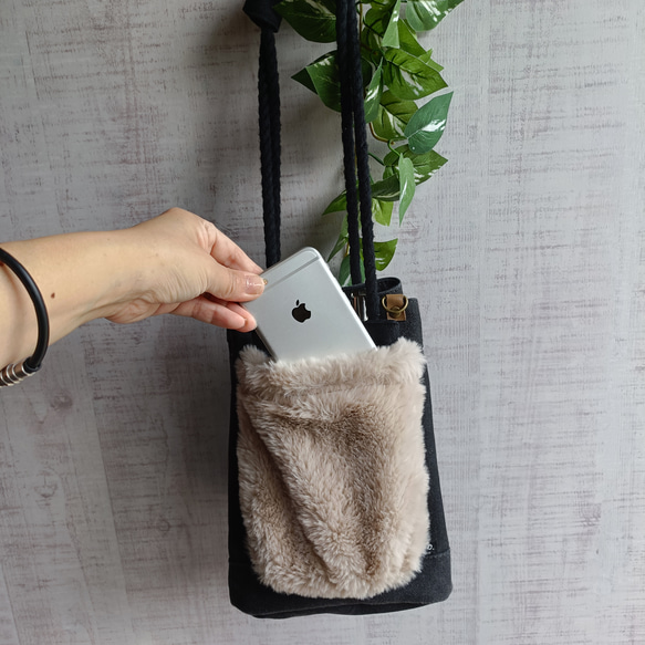 大人の移動ポケット　マイポケット　ふわふわコーデ ふわふわバック　ファーバック　フェイクファー もこもこポケット　ポケッ 5枚目の画像