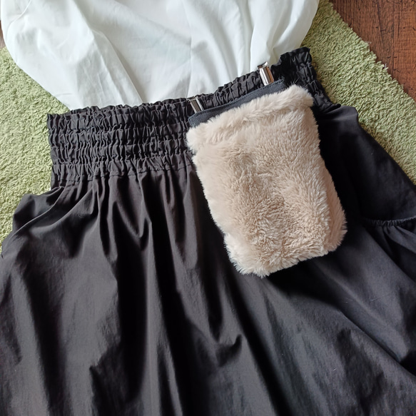 大人の移動ポケット　マイポケット　ふわふわコーデ ふわふわバック　ファーバック　フェイクファー もこもこポケット　ポケッ 2枚目の画像