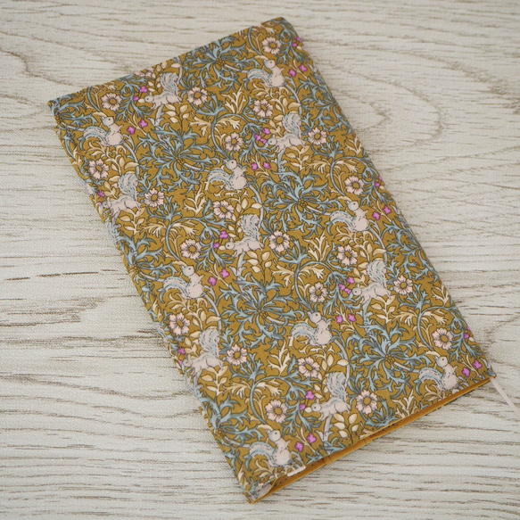 【新書】ゴムバンド栞付ブックカバー★ペイズリー ボタニカル★リス★からし 1枚目の画像