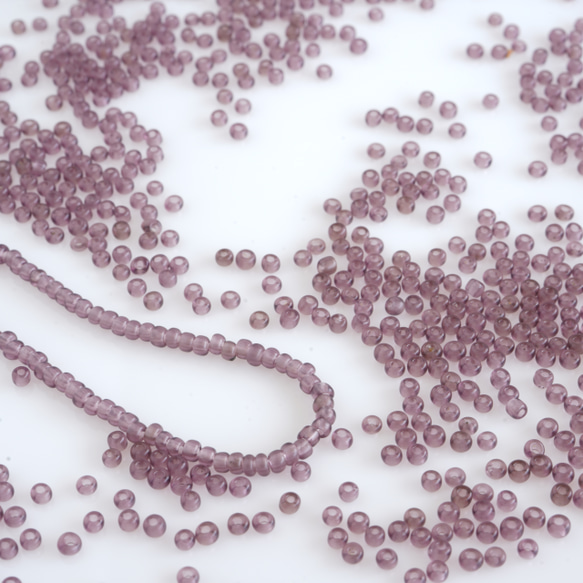 (5g) 11/0 フランス製 ヴィンテージ シードビーズ　プルーン 1枚目の画像