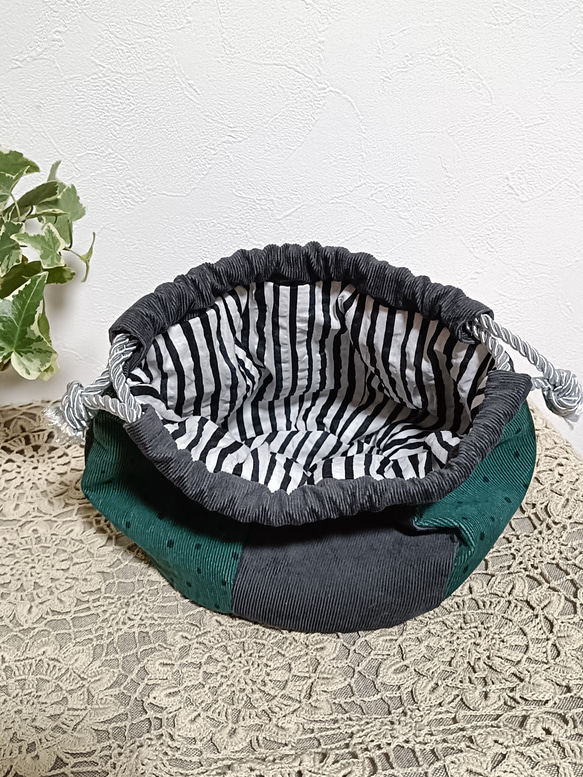 丸底巾着ポーチグリーンドットコーデュロイ 2枚目の画像