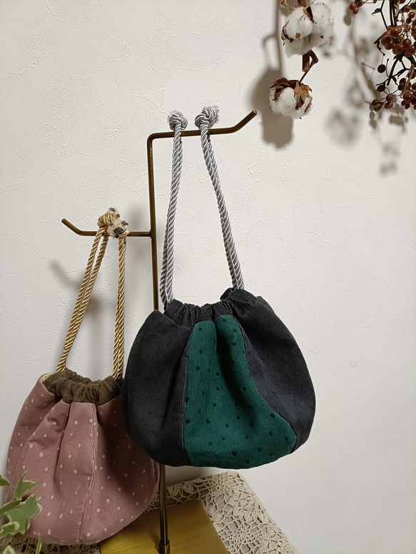 丸底巾着ポーチグリーンドットコーデュロイ 4枚目の画像