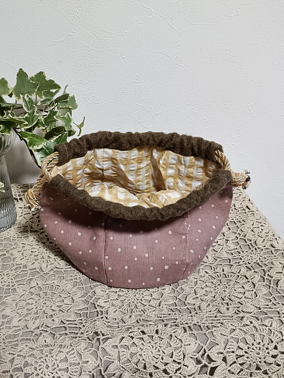 丸底巾着ポーチピンクドットコーデュロイ 2枚目の画像