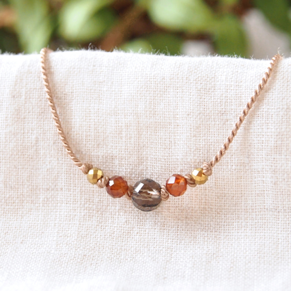 Petite Short Necklace（スモーキークォーツ×ヘソナイトガーネット