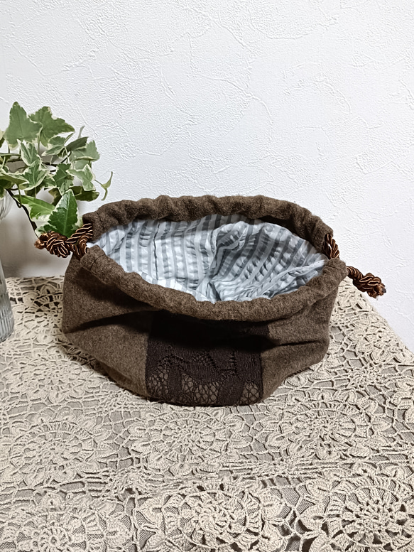 丸底巾着ポーチブラウン起毛×レース生地 2枚目の画像