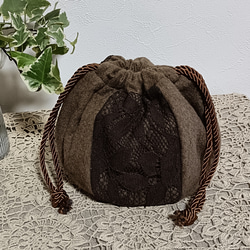 丸底巾着ポーチブラウン起毛×レース生地 1枚目の画像