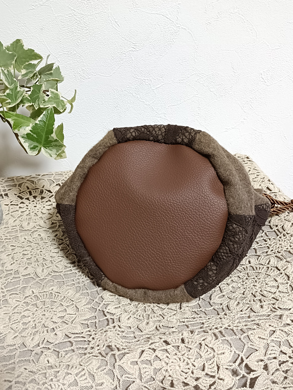 丸底巾着ポーチブラウン起毛×レース生地 3枚目の画像