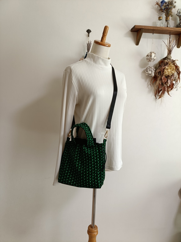 幾何学コーデュロイ巾着型2ウェイショルダーバッググリーン 3枚目の画像