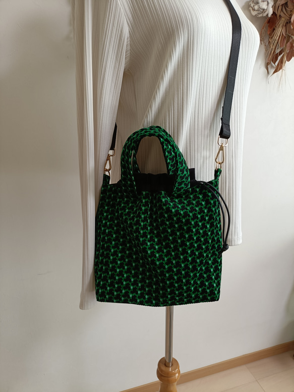 幾何学コーデュロイ巾着型2ウェイショルダーバッググリーン 4枚目の画像