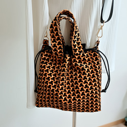 幾何学コーデュロイ巾着型2ウェイショルダーバッグオレンジ 4枚目の画像