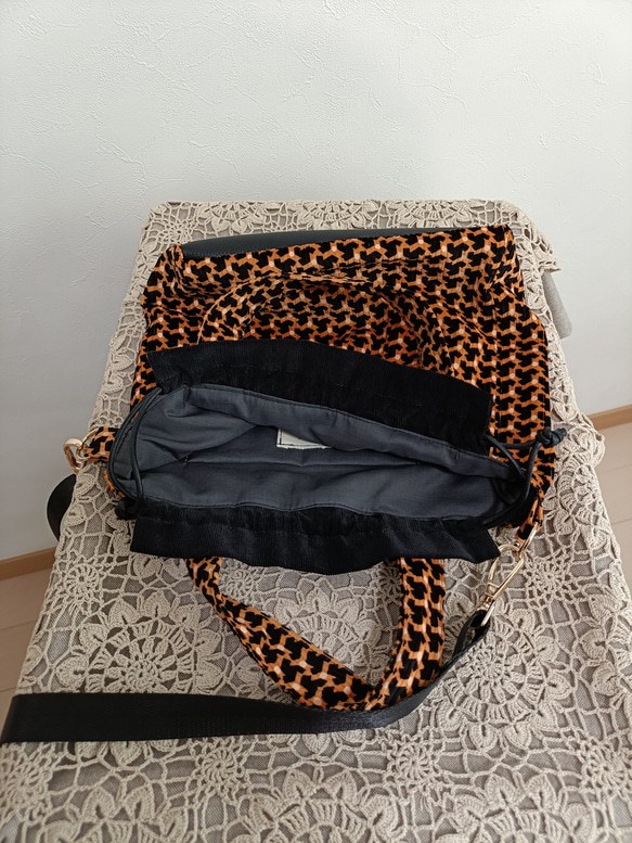 幾何学コーデュロイ巾着型2ウェイショルダーバッグオレンジ 2枚目の画像