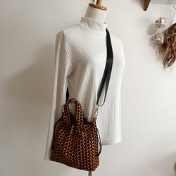 幾何学コーデュロイ巾着型2ウェイショルダーバッグオレンジ 3枚目の画像