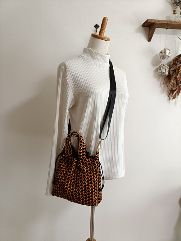 幾何学コーデュロイ巾着型2ウェイショルダーバッグオレンジ 3枚目の画像