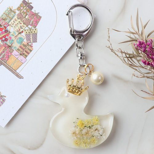 送料込み】 *メルヘン* アヒル キーホルダー 王冠 絵本の世界 レジン